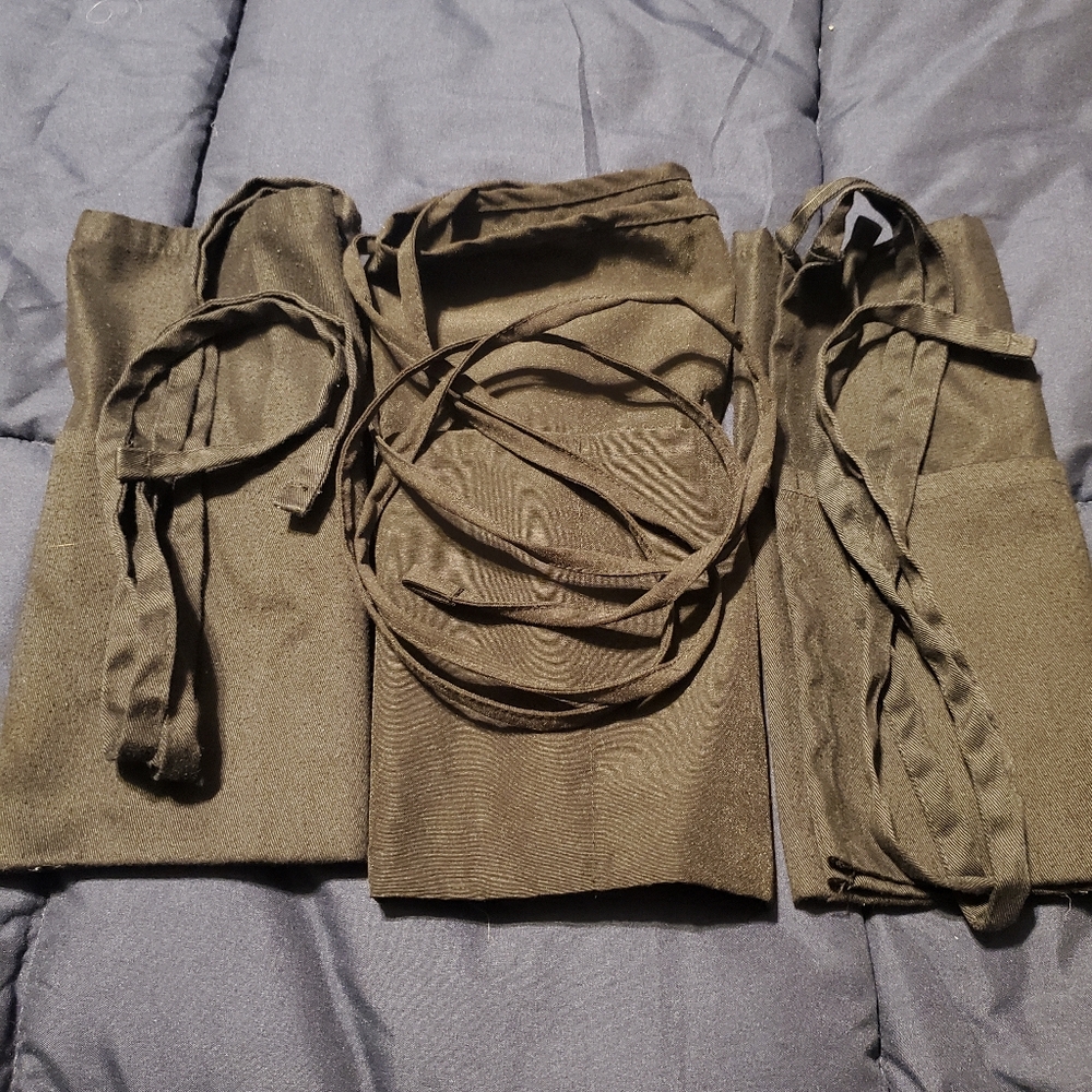 3 Black aprons (waiter/waitress)
